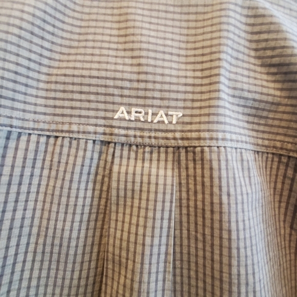 Ariat pro series sz med button up newer condition - Picture 8 of 9
